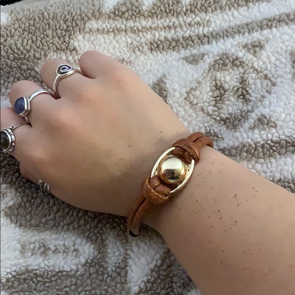 🌻NWOT Faux Gold and Leather Bracelet🌻 - Picture 2 of 5